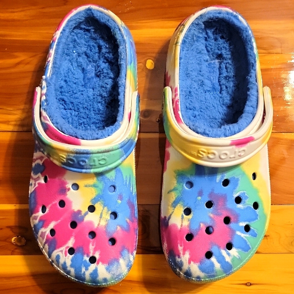 CROCS Unisex Classic Tie-Dye  with Blue Fuzzy Lining